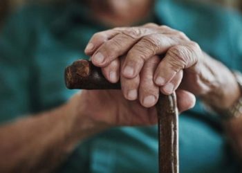 فوائد العزلة لكبار السن
