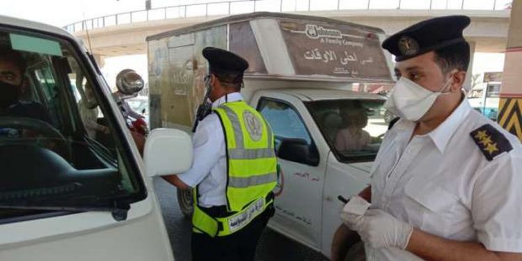 الداخلية: تغريم 5 آلاف سائق لعدم ارتداء الكمامة ومحاضر لـ544 محلًا خالفت قرارات الغلق 1