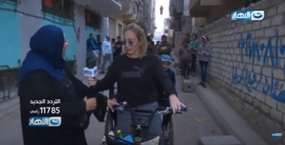 بالفيديو.. ريهام سعيد تقود "عجلة" توصيل طلبات للمنازل 1