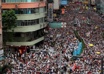لتقليل الاحتجاجات.. هونج كونج توافق على منع ارتداء الكمامة أثناء التظاهرات 1