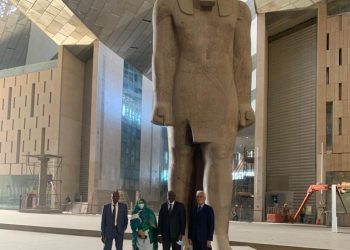 «منبهر بما شاهدته».. رئيس مفوضية الاتحاد الأفريقي يزور المتحف الكبير 3
