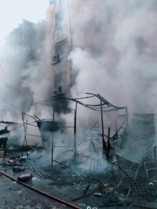 بالصور.. محافظ القاهرة يكشف تفاصيل جديدة في حريق سوق التوفيقية 1