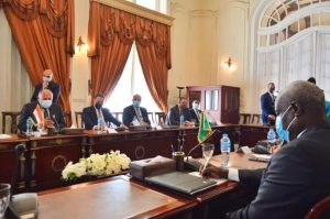 وزير الخارجية يلتقي بـ رئيس مفوضية الاتحاد الأفريقي 6