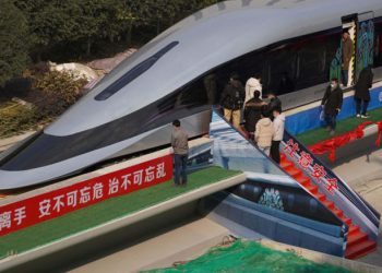 سرعته 620 كيلو متر بالساعة.. الصين تكشف عن قطار مغناطيسي معلق 1