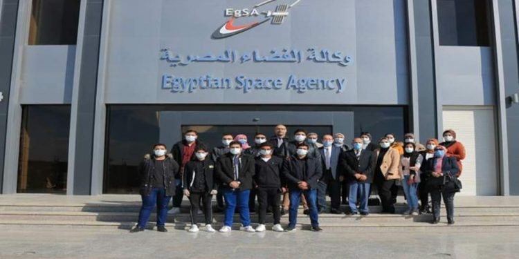 جامعة النهضة تنظم زيارة ميدانية لوكالة الفضاء المصرية 1