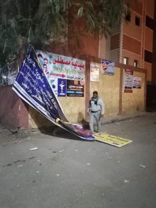 إزالة لافتات الإعلانات العشوائية والمخالفة بحي غرب سوهاج 2