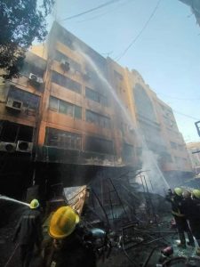 بالصور.. محافظ القاهرة يكشف تفاصيل جديدة في حريق سوق التوفيقية 8