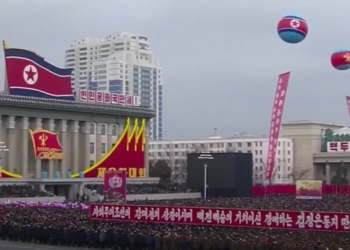 كوريا الشمالية تنظم حشدًا جماهريًا لدعم الزعيم في ظل نفشي كورونا 1