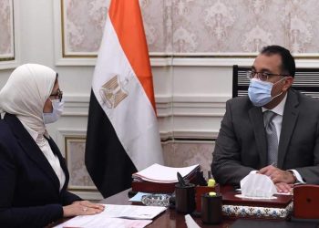 رئيس الوزراء يستعرض مع وزيرة الصحة تقريرين بشأن مستشفيي زفتى و الحسينية 1