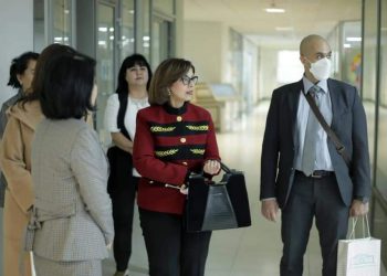 السفيرة المصرية فى طشقند تقوم بجولة فى المكتبة الوطنية لأوزبكستان وتلتقى بمديرتها 2