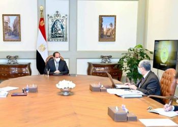 الرئيس السيسي يطلع على مخطط تطوير البنية الأساسية للكهرباء لتطوير قرى الريف المصري" 1