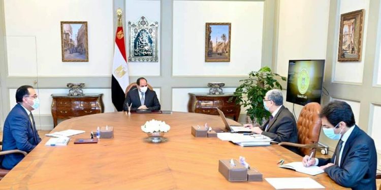 الرئيس السيسي يطلع على مخطط تطوير البنية الأساسية للكهرباء لتطوير قرى الريف المصري" 1