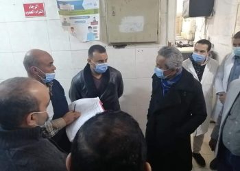 مرور مفاجئ لوكيل وزارة الصحة ليلا لمستشفى نجع حمادي العام 3