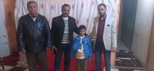 رئيس مدينة أخميم ولجنة حماية الطفل يطمئنان علي الحالة الصحية لـ طفل مدرسة العمري " صور " 3