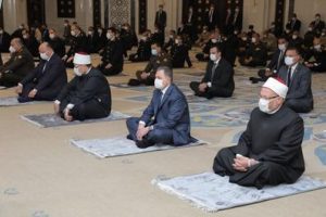بالصور ..  وزير الداخلية و الأوقاف وفضيلة المفتى يؤدون صلاة الجمعة بـ مسجد الشرطة 3