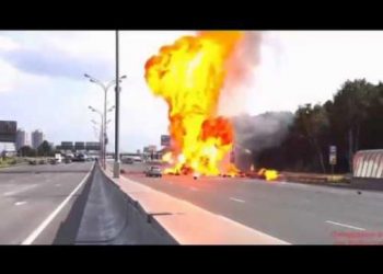 عاجل.. انفجار شاحنة بضائع بسوريا عند الحدود الأردنية 1