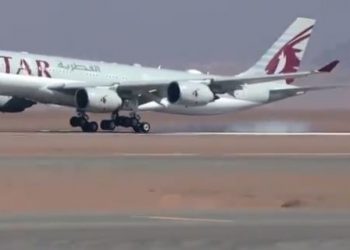شاهد.. أول فيديو لوصول أمر قطر للسعودية للمشاركة في القمة الخليجية 5