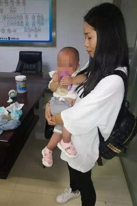 مطلقة تبيع أطفالها لشراء محمول جديد.. في الصين ( صور ) 1
