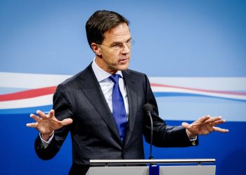 استقالة الحكومة الهولندية قبل شهرين من الانتخابات التشريعية 1