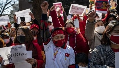 مظاهرات حاشدة في ميانمار للمطالبة بالإفراج عن أونج سان سوتشي 1