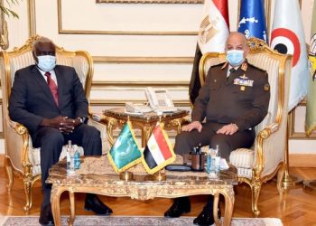 وزير الدفاع والإنتاج الحربي يلتقى بـ رئيس مفوضية الإتحاد الأفريقي 2