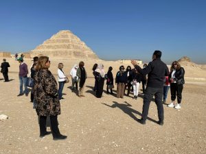 زيارة زوجات سفراء ٢٠ دولة بالعالم بمرافقة حرم وزير الخارجية إلى منطقة آثار سقارة 3