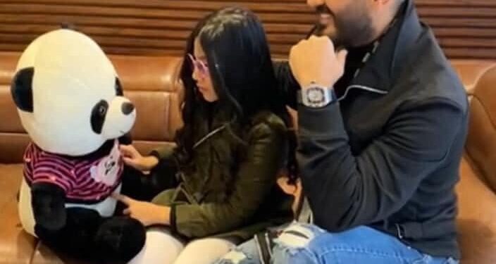 تامر حسني يوفي بوعده بقضاء يوم مع طفلة مريضة