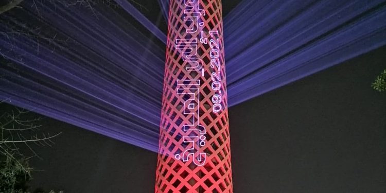 مصر تحتفل بوصول مسبار الأمل الإماراتي إلى المريخ بتزيين برج القاهرة باللون الأحمر 1