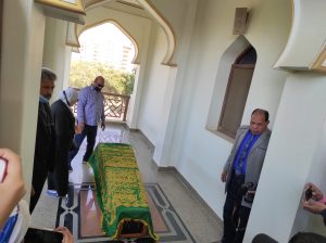 عاجل| وصول جثمان الراحل عزت العلايلي لأداء صلاة الجنازة بمسجد المروة (صور) 2