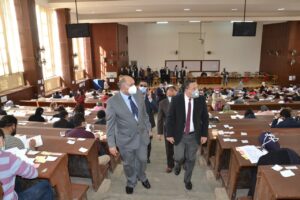 رئيس جامعة الإسكندرية يتفقد سير إمتحانات الفصل الدراسي الأول 2