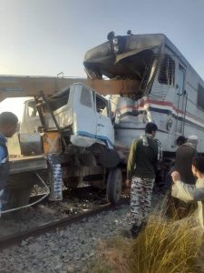محاولات لفصل القطار عن الونش.. تفاصيل جديدة فى حادث قطار أسيوط 4
