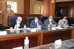 محافظ سوهاج يترأس اجتماع المجلس الإقليمي للسكان بحضور نائب وزير الصحة 4