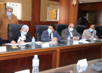 محافظ سوهاج يترأس اجتماع المجلس الإقليمي للسكان بحضور نائب وزير الصحة 1