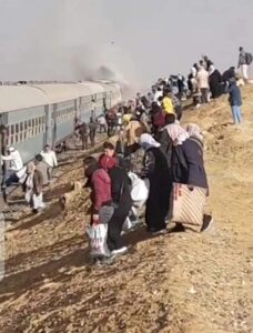 بالصور.. السيطرة على حريق بمولد كهربائي بقطار «السويس- القاهرة» 2