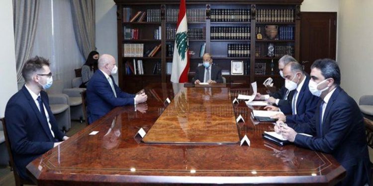 سفير ألمانيا في بيروت يُعلم الرئيس اللبناني بانتهاء التعامل مع مواد خطرة داخل الميناء 1