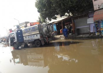 نائب محافظ السويس يتابع أعمال شفط مياه الأمطار 1