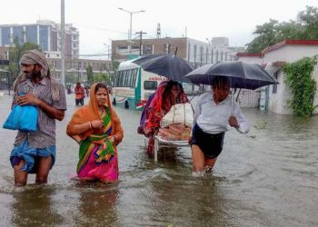 مصرع 10 أشخاص وفقدان 150 في فيضانات الهند 3