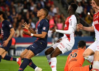 موناكو يفوز علي سان جيرمان بهدفين نظيفين في الدوري الفرنسي 1