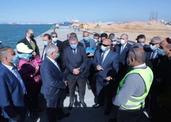 وزير النقل يتفقد موقع تنفيذ المحطة متعددة الأغراض بميناء الإسكندرية