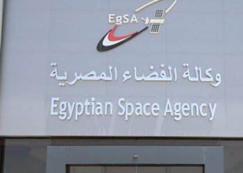 رئيس وكالة الفضاء المصرية يبحث إمكانية الدخول بصناعة الفضاء 1