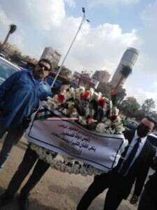 بـ لافتة وورود.. الرئيس الفلسطيني ينعى يوسف شعبان (صور) 2