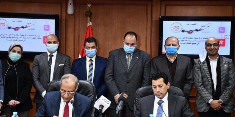 وزير الرياضة يوقع على بروتوكول تعاون مع وكالة الفضاء المصرية