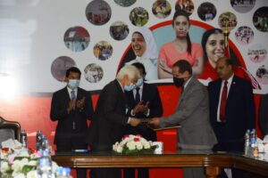 وزيرا الشباب والتعليم العالي يفتتحان الاتحاد الرياضي بجامعة القاهرة