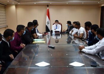 وزير الشباب يلتقي بطلاب كلية التربية الرياضية