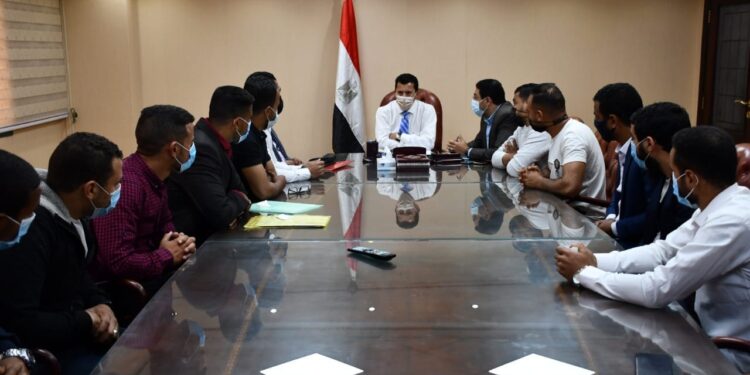 وزير الشباب يلتقي بطلاب كلية التربية الرياضية
