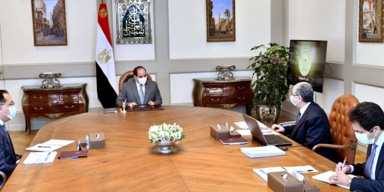 الرئيس يتابع موقف التغذية الكهربائية للمشروع القومي لتنمية سيناء و تطوير قرى الريف المصري 1