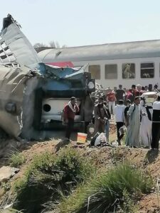 شاهد| 5 صور جسدت الآلام بـ حادث قطاري سوهاج 4