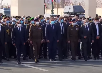 السيسي يتقدم الجنازة العسكرية لكمال الجنزوري