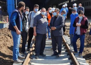 رئيس هيئة السكة الحديد يتفقد الأعمال بورش الفرز بالقاهرة