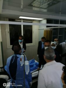 رئيس الوزراء ووزيرا التعليم العالي والصحة يطمئنوا على مصابي مستشفى سوهاج الجامعي 1